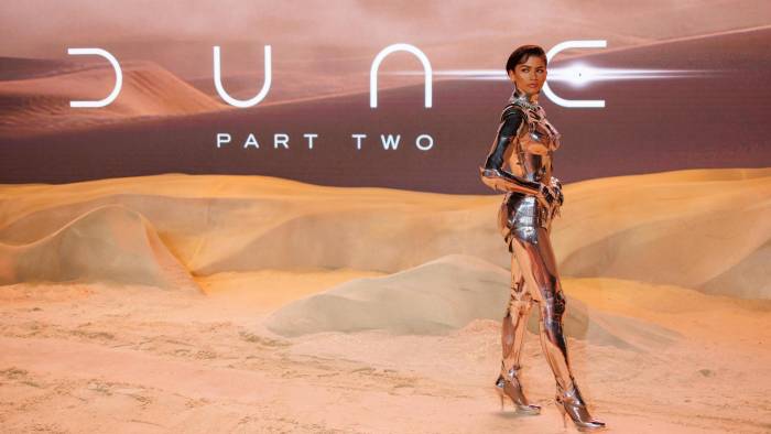 La actriz estadounidense Zendaya posa en la premiere mundial de la película Dune: Parte 2 en Leicester Square, Londres.