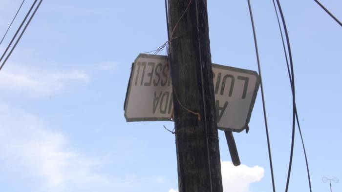 Letrero de la Ave. Luis Russell, isla Colón.