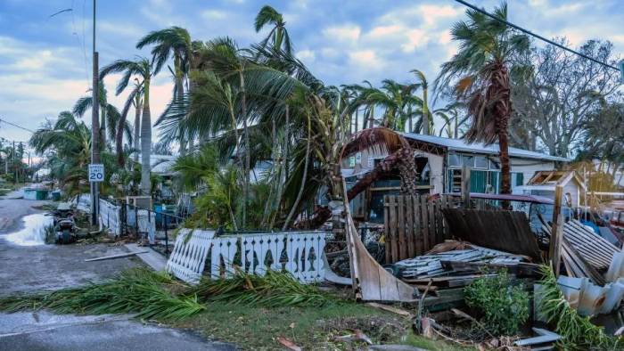 Una residencia en Florida después del paso del huracán Milton.