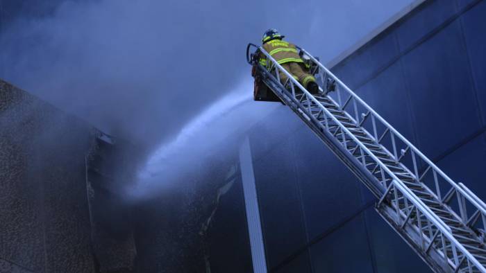 En la extinción del incendio participa personal de tres estaciones