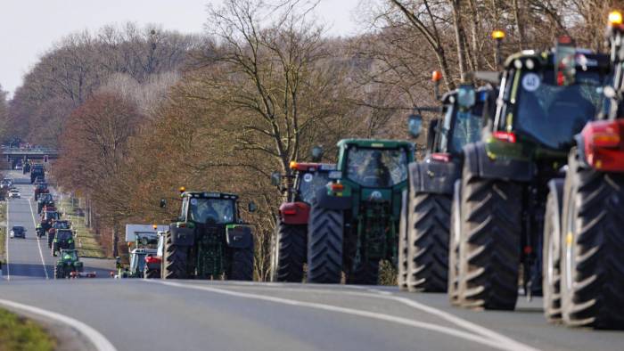 Los agricultores llevan varias semanas protestando en Polonia, cerrando vías y pases fronterizos.