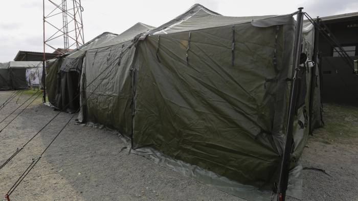 Fotografía de varias carpas para atención a migrantes, donadas por Estados Unidos, este lunes, en Metetí, provincia de Darién (Panamá). EFE/ Carlos Lemos