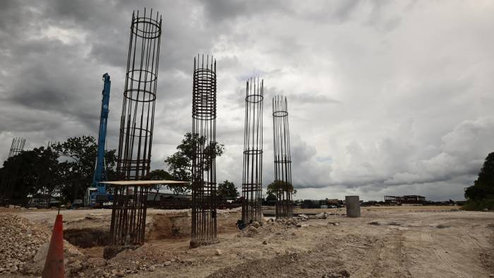 Fotografía de las obras del Tren Maya en los Tramos 5, 6 y 7, que comprenden las ciudades de Cancún, Playa del Carmen, Tulum y Chetumal, en Bacalar, estado de Quintana Roo (México).