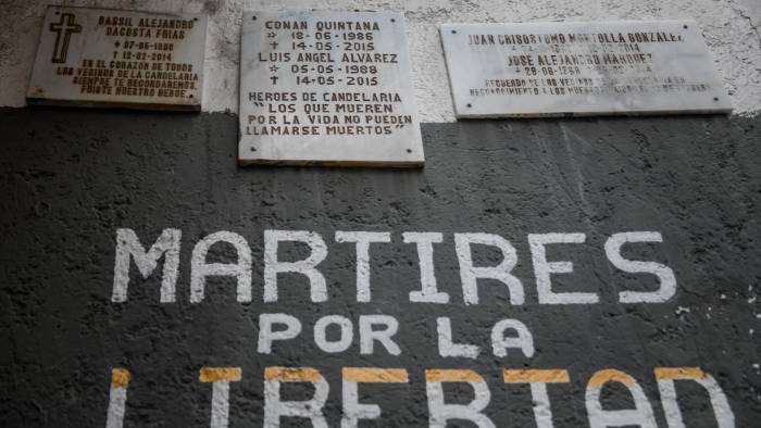 Muro conmemorativo de las víctimas mortales de las protestas del 12 de febrero de 2014, en Caracas (Venezuela).