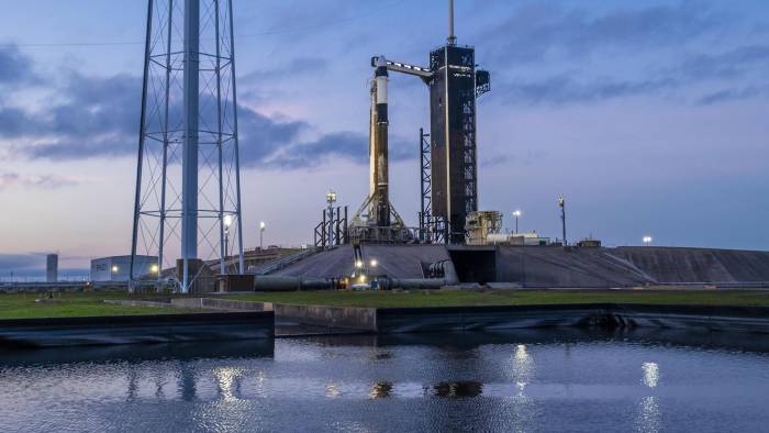 Fotografía cedida este miércoles, 17 de enero, por SpaceX, en la que se registró el cohete Falcon 9 con la cápsula Dragon, que llevará la misión 3 (Ax-3) de Axiom a la Estación Espacial Internacional.