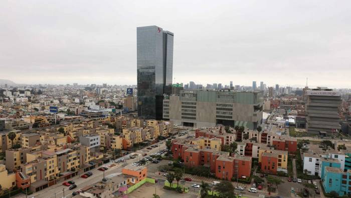 Vista panorámica del edificio central del Banco de la Nación (c), en una fotografía de archivo.