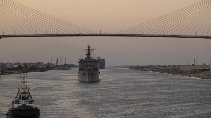 Los ataques de los hutíes han afectado el tránisto de buques por el canal de Suez.