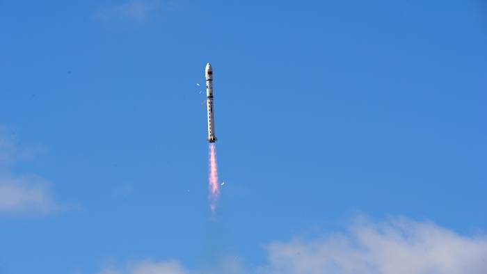 Un cohete portador Gran Marcha-2D llevando a bordo el satélite Gaojing-3 02 despega desde el Centro de Lanzamiento de Satélites de Jiuquan, en el noroeste de China, el 15 de marzo de 2025.