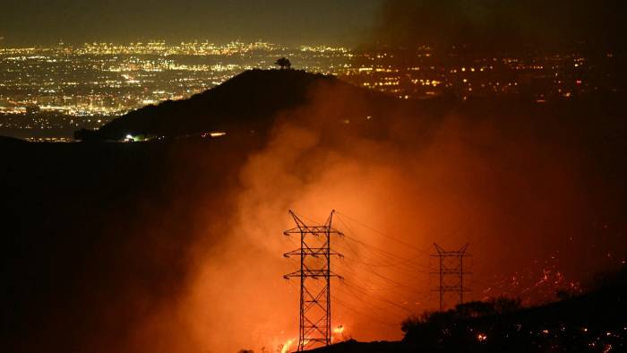 “Los vientos se están volviendo de nuevo potencialmente peligrosos y fuertes”, dijo a la cadena CNN Deanne Criswel, directora de FEMA.