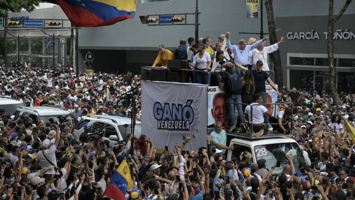 La líder opositora venezolana María Corina Machado y el candidato presidencial opositor ,Edmundo González Urrutia, durante una manifestación frente a la sede de las Naciones Unidas en Caracas este martes.