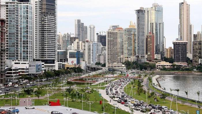 A lo largo de las últimas décadas se ha construido la visión del mundo acorde a la naturaleza transitista de la economía, cuya naturaleza conservadora y conformista es transversal a clases y sectores.