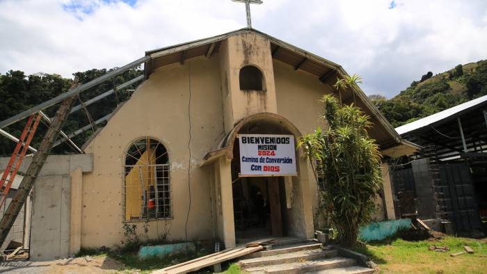 Casi cuatro años después, una iglesia en Tierras Altas, provincia de Chiriquí, está en reparación por los daños del huracán Eta.