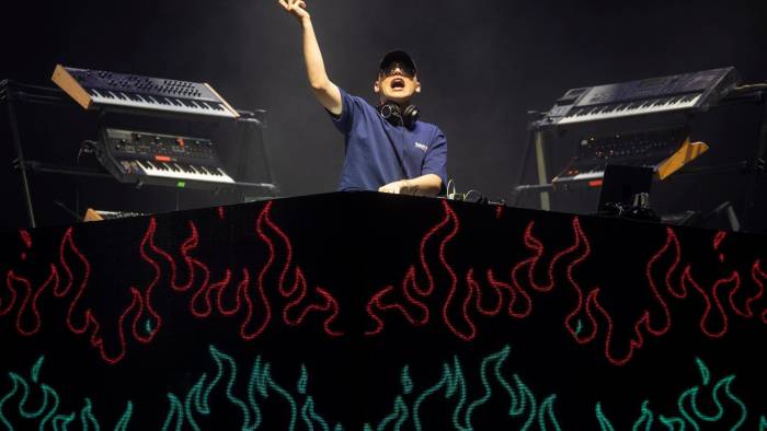 El Dj y productor argentino, Bizarrap se presentará por primera vez en el Coachella Festival este año.