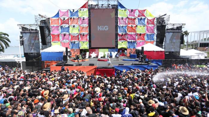 Más de 20 mil personas llegaron a la Cinta Costera ayer domingo, según la Alcaldía.