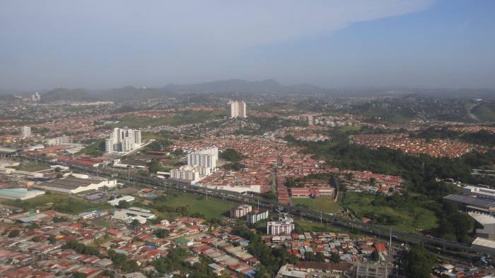 Durante la última década, Panamá realizó inversiones en infraestructura de transporte, además de planificar proyectos como el teleférico de San Miguelito, y el tren Panamá-David-Frontera.