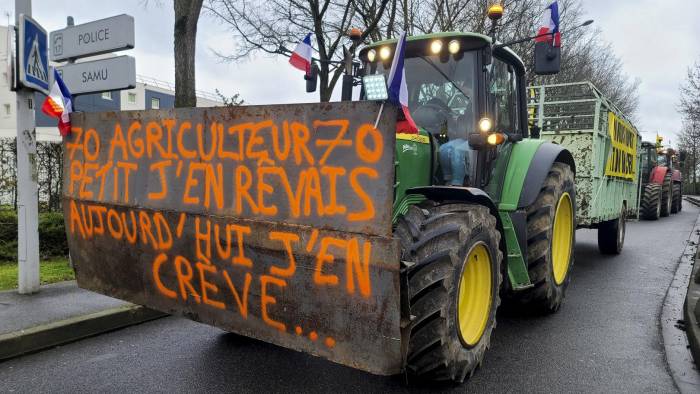 Convoy de agricultores del mercado mayorista de Rungis, al sur de París, en febrero de 2024.