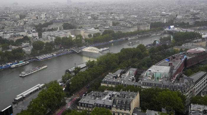 Imagen panorámica en la que se aprecia el río Sena en la ciudad de París.