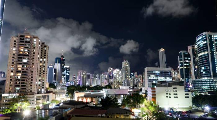 Sobre la ciudad de Panamá se prevén aguaceros para esta noche.