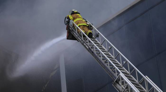 Se logra la evacuación exitosa de personal del centro comercial.