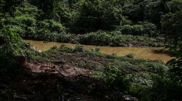 La planta funcionaría a orillas del río Caimito. No se ven avances en la construcción.