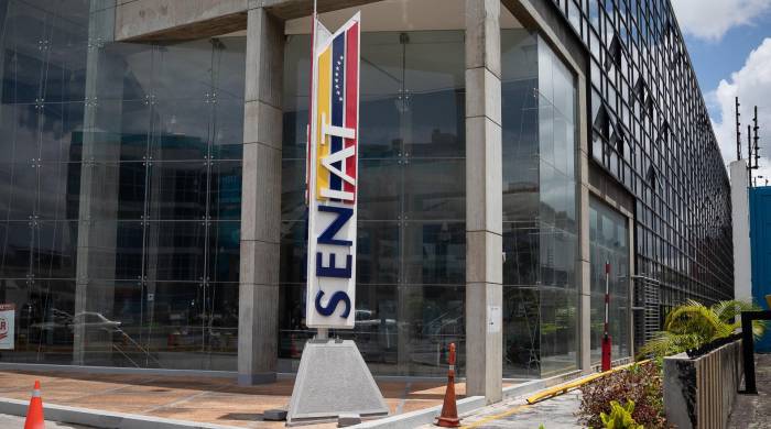 Fotografía de archivo en la que se registró la entrada de la sede principal del Servicio Nacional Integrado de Administración Aduanera y Tributaria de Venezuela (Seniat), en Caracas (Venezuela).