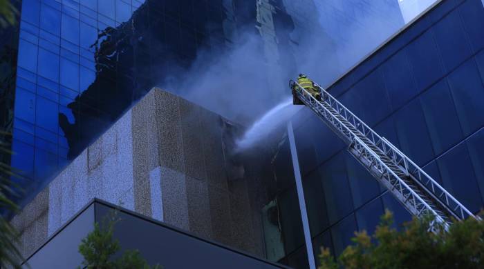 El Cuerpo de Bomberos logró controlar el fuego y confinarlo para extinguirlo.