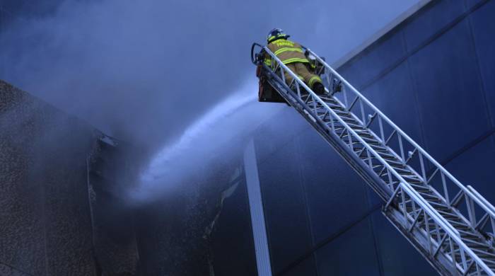 En la extinción del incendio participa personal de tres estaciones