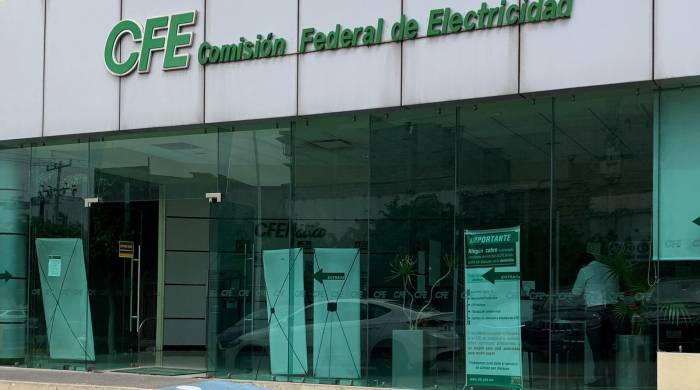 Imagen de archivo del exterior de una sucursal de la Comisión Federal de Electricidad (CFE), en Ciudad de México.