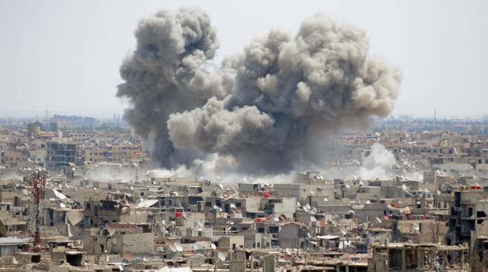 Foto archivo. Vista de un bombardeo en Damasco.. EFE/ Youssef Badawi