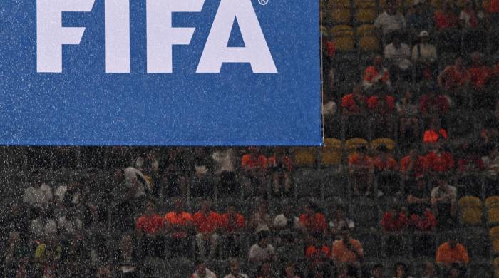 Bnadera de la FIFA durante un partido.