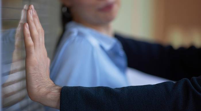 Una de cada diez mujeres es hostigada por sus compañeros de trabajo.