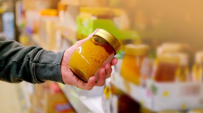 Se estima que el comercio ilícito y el fraude alimentario penetran en la mayoría de los sectores agroalimentarios, como los del aceite de oliva, la miel, entre otros.