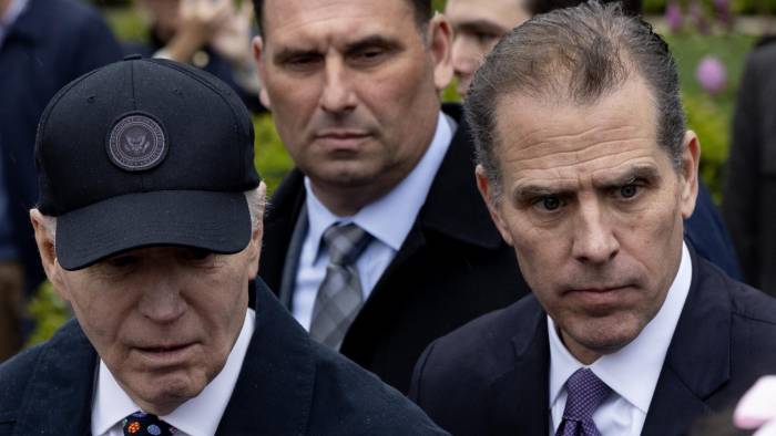 El presidente de Estados Unidos, Joe Biden (i) y su hijo Hunter Biden.