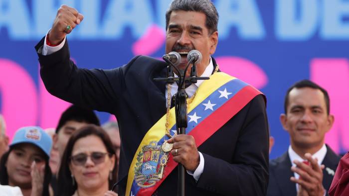 El líder chavista Nicolás Maduro pronuncia un discurso este viernes, en Caracas (Venezuela). EFE/ Ronald Peña R.