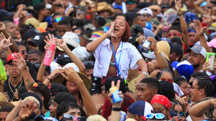 Panameños disfrutan de los culecos en la Cinta Costera.