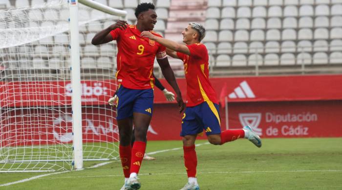 Samuel Omorodion (i), en la imagen celebrando un gol con la selección sub-21.