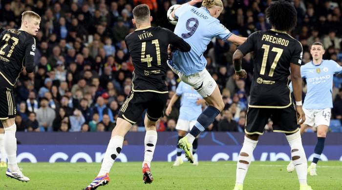 Erling Haaland (C-D) del Manchester City.