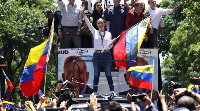 La líder opositora de Venezuela María Corina Machado asiste a una protesta en rechazo a los resultados oficiales de las elecciones presidenciales -que dan la victoria al presidente Nicolás Maduro.