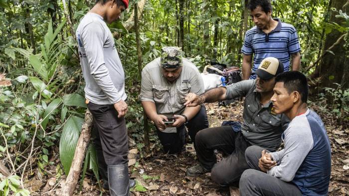 El equipo de la Fundación Yaguará constantemente hace giras de inspección.