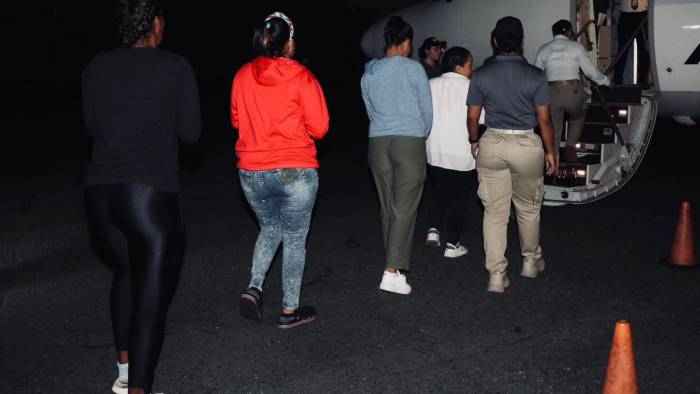 Fue repatriado un grupo de 26 ciudadanos colombianos.