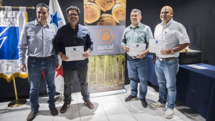 Concurso de arte ‘Expresiones en Madera’ en la galería Juan Manuel Cedeño de la Universidad del Arte Ganexa.