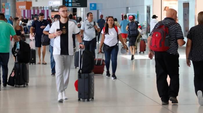 Pasajeros se movilizan por el Aeropuerto Internacional de Tocumen, en Panamá, considerado como el ‘hub’ de las Américas por su conectividad estratégica con los países de la región.