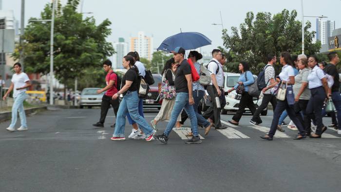 Los panameños están en la búsqueda constante de nuevas oportunidades laborales.