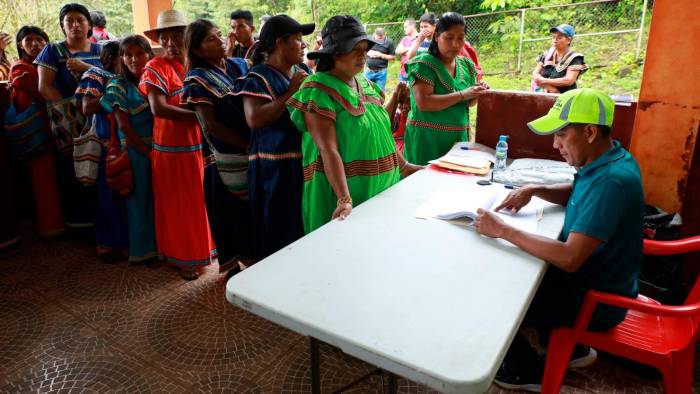 El primer pago de 2025 beneficia a 128,355 mujeres, en su mayoría de regiones indígenas.