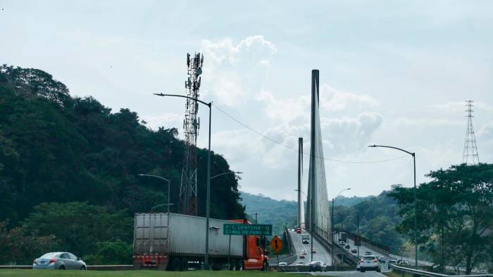 Esos trabajos incluyen la limpieza de la barrera de seguridad y la calzada.