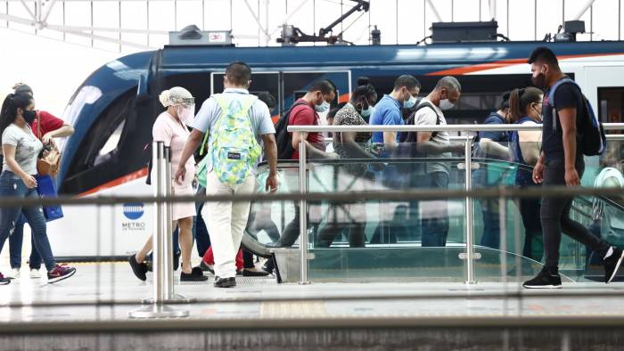 La Línea 2 del Metro moviliza a alrededor de 16 personas en un hora en la misma dirección.