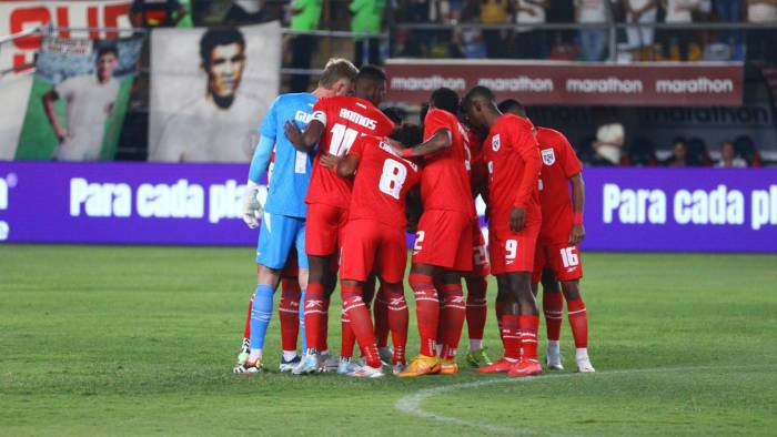 La Selección de Panamá durante el partido frente al club Universitario de Deportes de Perú, que terminó con un marcador de 2-1 a favor de los peruanos.