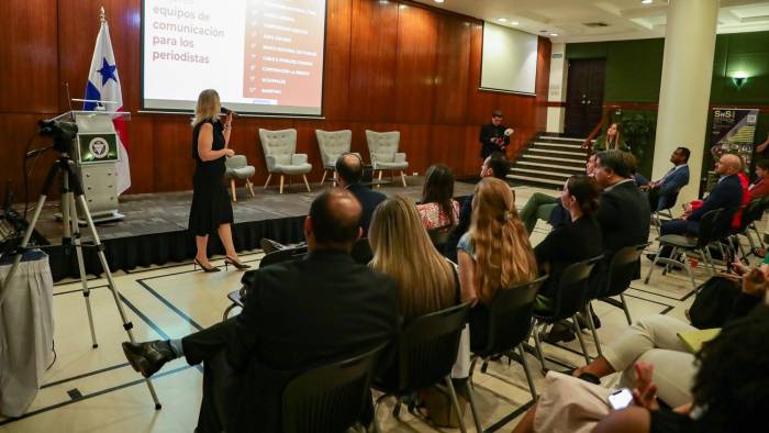 Presentación del Ranking Empresarial MERCO 2024 por Raquel Robleda, representante de Merco en Panamá.