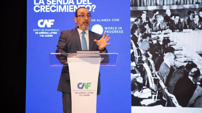 El presidente ejecutivo de CAF, Sergio Díaz-Granados Guida, compartió los detalles del Foro Económico Internacional América Latina y el Caribe 2025: ¿Cómo retomar la senda del crecimiento? durante una conferencia de prensa, realizada en la ciudad de Panamá, el 14 de enero.