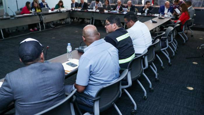 Los trabajadores estuvieron presente en el debate.